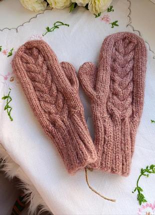 Рукавички пудрові в'язані пухнасті коси
