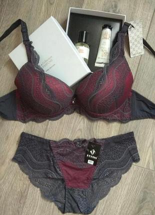 Комплект женского белья новый 90с