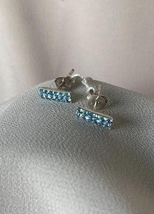 Срібні сережки пуссети подвійні доріжки з голубими фіанітами.