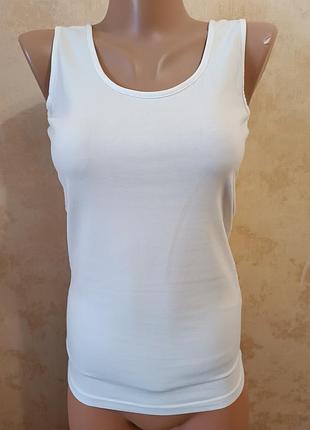 Жіноча біла майка