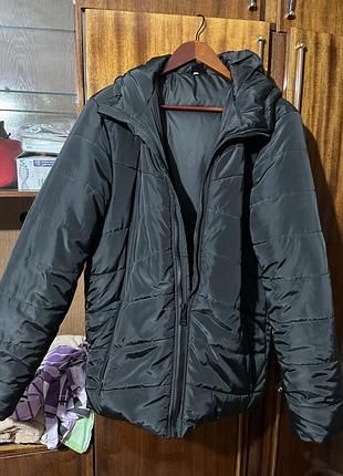 Чорна чоловіча куртка, дуже тепла. ні разу не вдягнена.