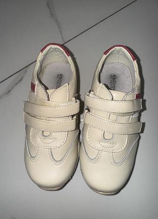 Детские кроссовки