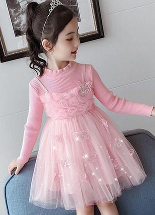 Рожева сукня з метеликами