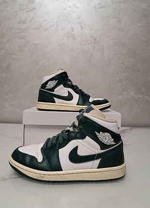 Оригінальні кросівки nike air jordan 1 retro mid white/green оригінал 38 розмір