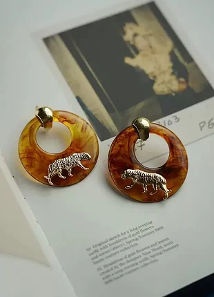 Крупные круглые серьги с леопардами 💛