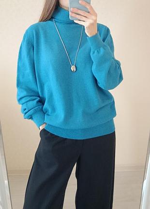 Блакитний вовняний светр