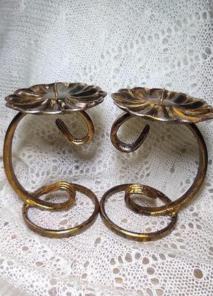 Свечак металлический с завитком