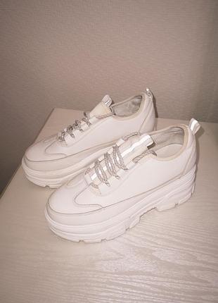 Кросівки високі