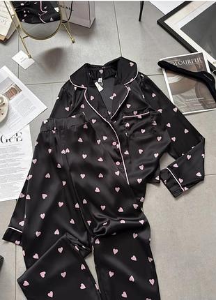 Шелковая пижама в сердечки❤️
размер 42-46