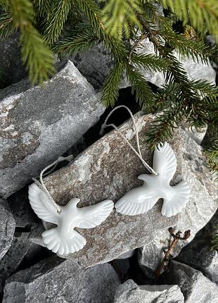 Іграшки на ялинку горлиці голубки миру білі ялинкові прикраси з фільму сам удома