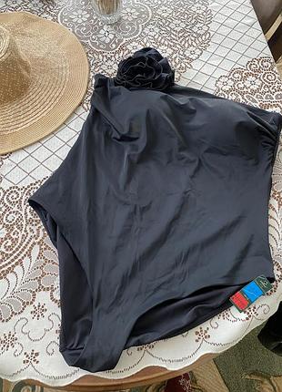 Актуальний суцільний купальник великого розміру