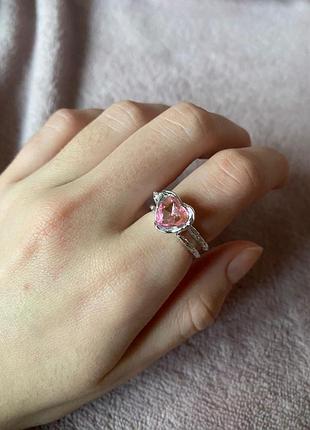 Каблучка срібляста з рожевем серцем