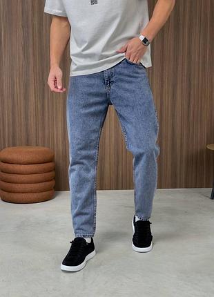 Мужские джинсы плотный премиальный качественный материал красиво сидят на теле очень удобны в носке