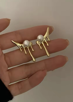 Оригинальные серьги с бусинкой тренд