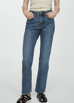 Прямі джинси від бренду mango