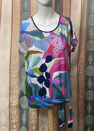 Яскрава блуза