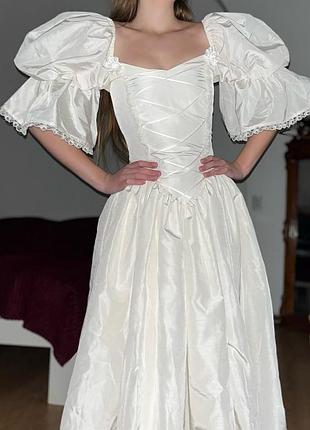 Казкова вінтажна розкіш - весільна сукня другої половини хх ст