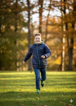 Легка весняна синя з зеленим куртка 8-9 років