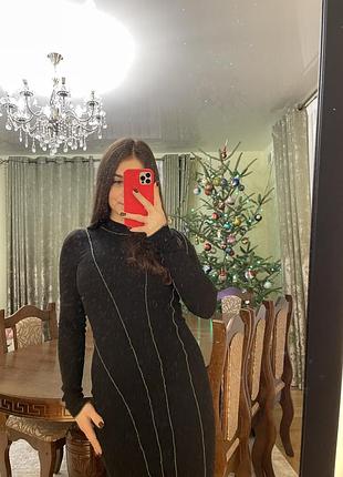 Приталена довга сукня