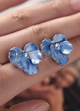 Нежные цветочные серьги