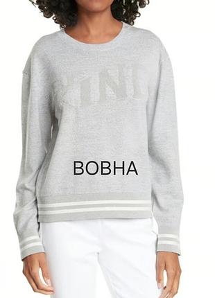 Брендовый свитер с светоотражающими элементами