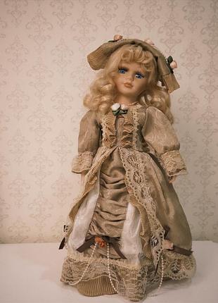 Порцелянова фарфорова лялька