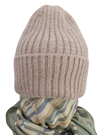 Модная теплая шапка натуральный состав