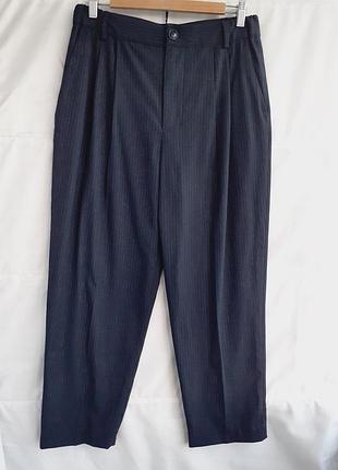 Чорні штани банани з защипами у смужку від zara розмір м