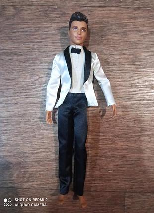 Лялька кен, у святковому костюмі, молодий,mattel