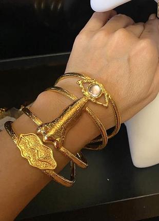 Трендовий браслет манжет золотий schiaparelli