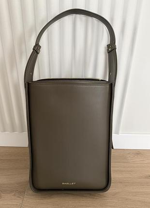 Гарна, вишукана, стильна  жіноча сумка bagllet