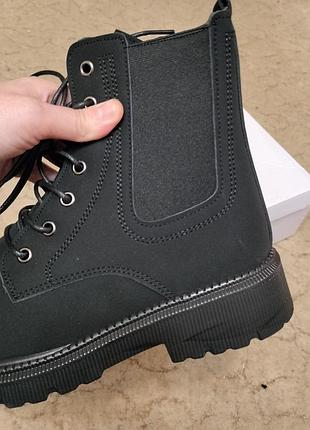 Зимові ботинки.