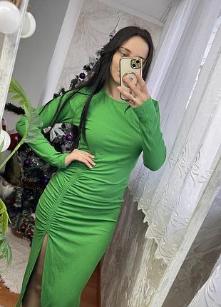 Сукня з розпоркою