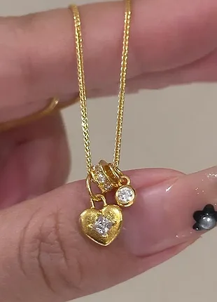 Золота підвіска з серцем 💛