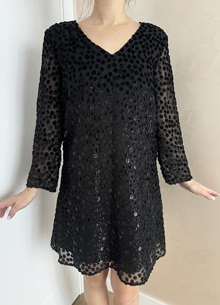 Чорна блискуча вечірня сукня