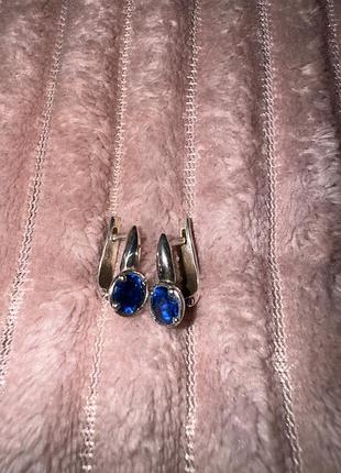 Срібні сережки зі шпинеллю