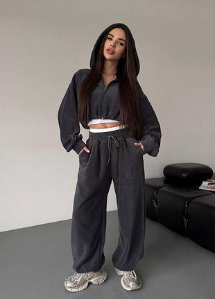 Спортивный прогулочный костюм - тройка в стиле оверсайз,