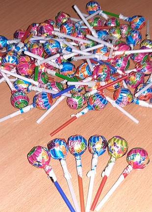 Льодяник на паличці  чупа-чупс з різними смаками.. виробник україна,уважно читайте умови пересилки!