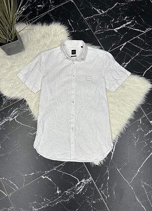 Чоловіча сорочка hugo boss orange magneton з короткими рукавами білого кольору, модель 50406334, приталеного крою.