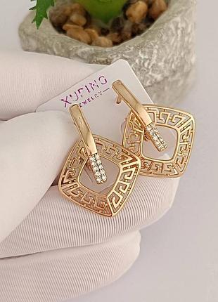 Сережки xuping jewelry ромб із грецьким візерунком 2,8 см золотисті