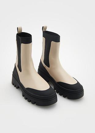 Шкіряні чоботи фірми reserved