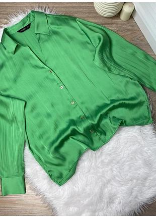 Святкова блуза зелена атласна блузочка сорочка розмір 14 16 ідеальний стан