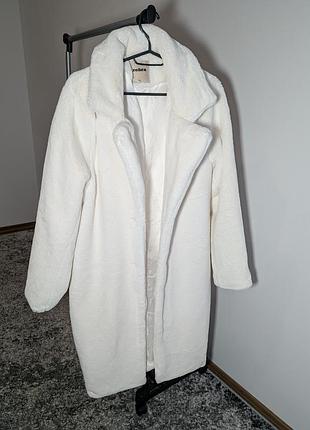 Плюшевая шубка эко удлиненная хл молочная