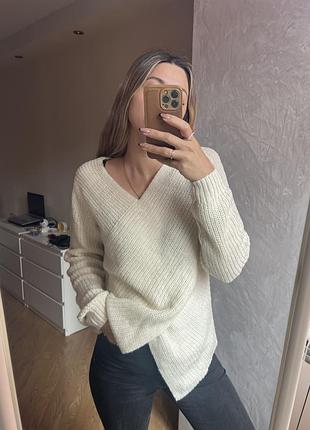 Молочний светр