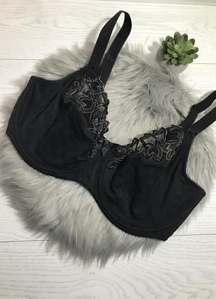 Чудовий класичний бюстгальтер