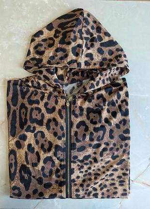 Худі жіноче з леопардовим принтом на молнії.
розмір 50-52. нове