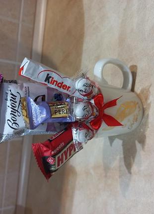 Чашка с конфетами, сладкий подарок