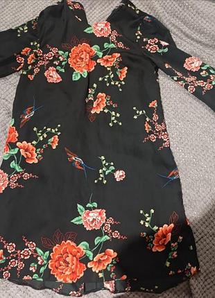 Платье черная короткая в цветы
