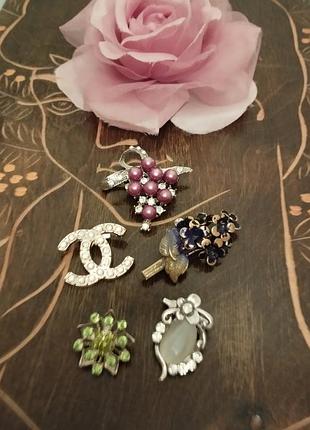 Лот с 5 брошей