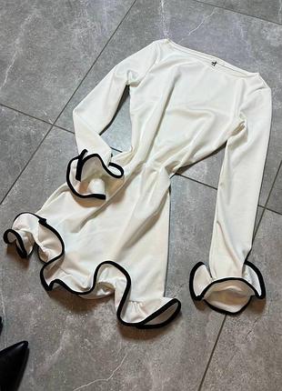 Платье с рюшами